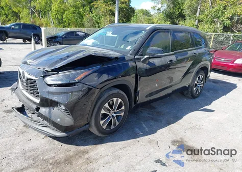 2022 Toyota Highlander Xle z USA, uszkodzony, nr VIN 5TDGZRAH4NS546186
